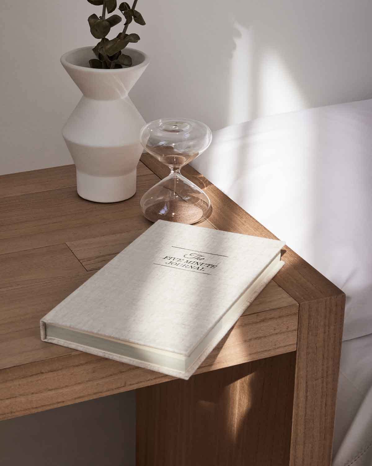 The Five Minute Journal Daily Gratitude Reflection & Manifestation